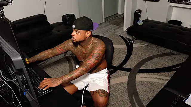 SLANGONDEMHOES online show from March 11, 2026, 12:43 pm