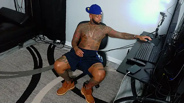 SLANGONDEMHOES online show from November 13, 2025, 6:23 pm