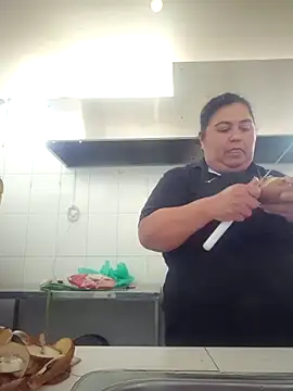 Snapshot of curvy_diva_ chatting on December 15, 2025, 9:09 pm curvy diva online show from December 15, 2025, 9:09 pm