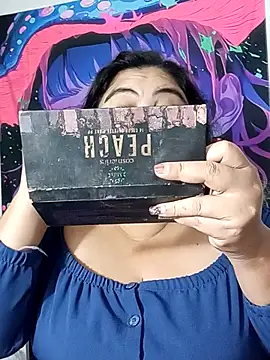 Snapshot of curvy_diva_ chatting on November 3, 2025, 8:29 am curvy diva online show from November 3, 2025, 8:29 am