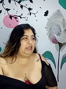 Snapshot of curvy_diva_ chatting on November 7, 2025, 10:09 am curvy diva online show from November 7, 2025, 10:09 am