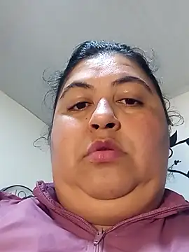 Snapshot of curvy_diva_ chatting on December 15, 2025, 9:04 am curvy diva online show from December 15, 2025, 9:04 am