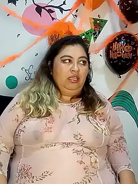 Snapshot of curvy_diva_ chatting on October 28, 2025, 1:21 pm curvy diva online show from October 28, 2025, 1:21 pm