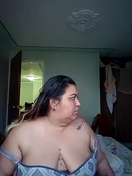 Snapshot of curvy_diva_ chatting on November 24, 2025, 10:32 pm curvy diva online show from November 24, 2025, 10:32 pm