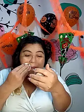 Snapshot of curvy_diva_ chatting on October 27, 2025, 11:11 am curvy diva online show from October 27, 2025, 11:11 am