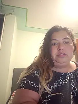 Snapshot of curvy_diva_ chatting on December 4, 2025, 11:15 pm curvy diva online show from December 4, 2025, 11:15 pm