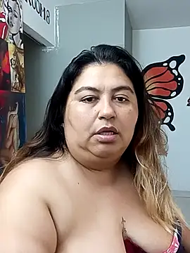 Snapshot of curvy_diva_ chatting on December 5, 2025, 11:20 am curvy diva online show from December 5, 2025, 11:20 am