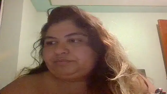 Snapshot of curvy_diva_ chatting on December 3, 2025, 9:20 am curvy diva online show from December 3, 2025, 9:20 am