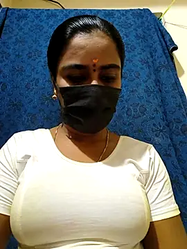 Snapshot of mini-queen chatting on November 13, 2025, 8:46 pm mini-queen online show from November 13, 2025, 8:46 pm