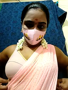 Snapshot of mini-queen chatting on November 2, 2025, 2:00 pm mini-queen online show from November 2, 2025, 2:00 pm