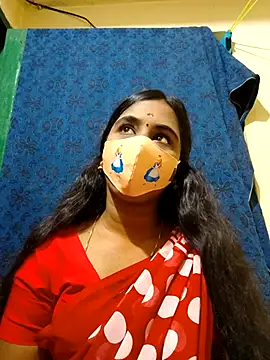 Snapshot of mini-queen chatting on November 3, 2025, 12:31 pm mini-queen online show from November 3, 2025, 12:31 pm