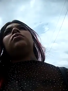 snow belle online show from December 3, 2025, 7:02 pm