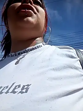 snow belle online show from November 27, 2025, 3:12 pm