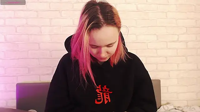 Snapshot of Ericha_Stone chatting on January 8, 2026, 1:22 am Ericha Stone online show from January 8, 2026, 1:22 am