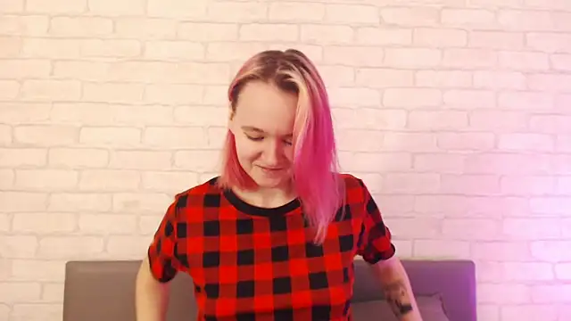 Snapshot of Ericha_Stone chatting on November 18, 2025, 8:06 am Ericha Stone online show from November 18, 2025, 8:06 am