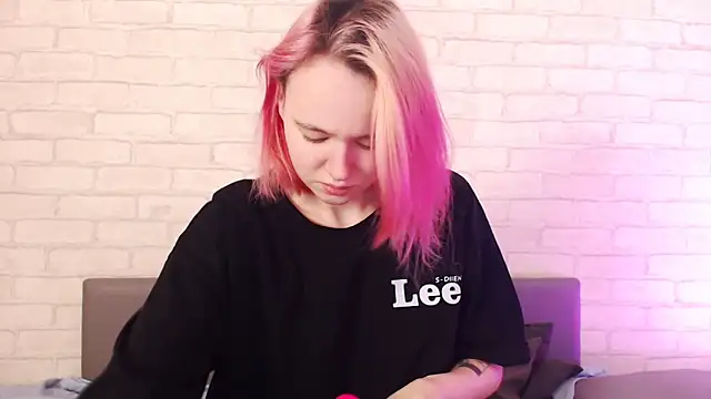 Snapshot of Ericha_Stone chatting on December 5, 2025, 1:38 am Ericha Stone online show from December 5, 2025, 1:38 am