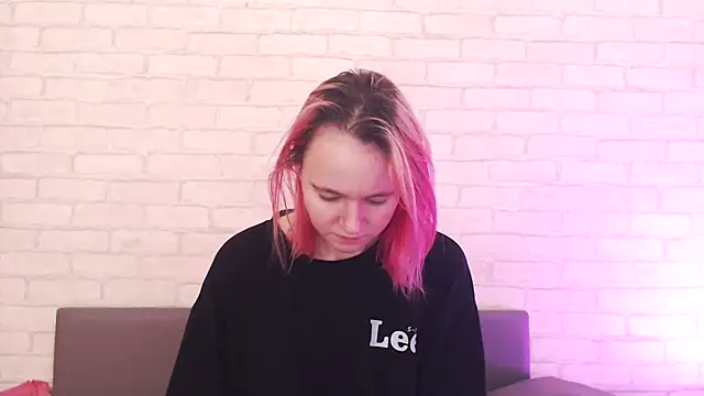 Snapshot of Ericha_Stone chatting on December 18, 2025, 1:44 am Ericha Stone online show from December 18, 2025, 1:44 am