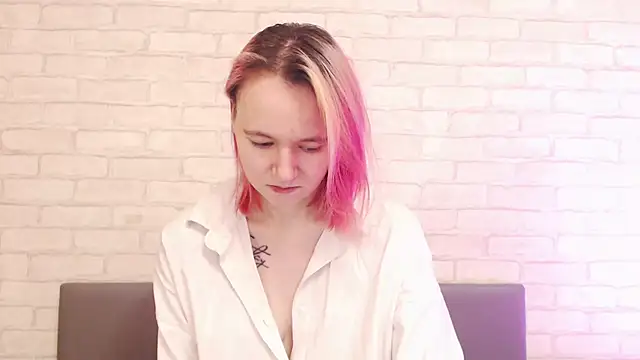 Snapshot of Ericha_Stone chatting on December 14, 2025, 1:56 am Ericha Stone online show from December 14, 2025, 1:56 am