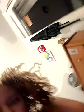 StylishEchium online show from September 18, 2025, 5:38 pm