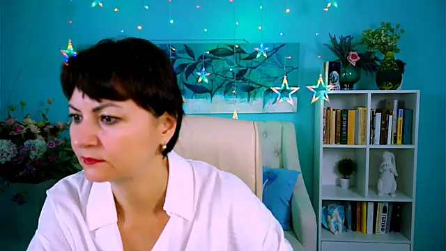 HelenBeler online show from November 25, 2025, 5:41 am