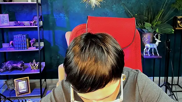 LauraDavidsons online show from December 21, 2025, 7:04 pm