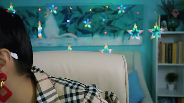 LauraDavidsons online show from November 5, 2025, 4:10 pm