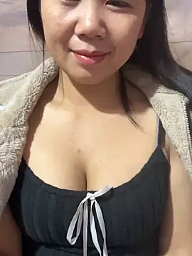 Snapshot of Binjt chatting on December 15, 2025, 3:34 am Binjt online show from December 15, 2025, 3:34 am