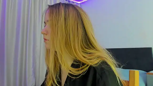 JanetShy online show from October 5, 2025, 6:59 am