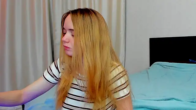 JanetShy online show from September 23, 2025, 7:04 am