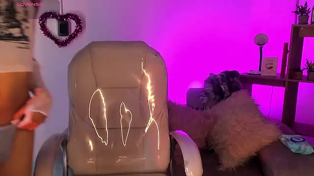 Angeel of lust online show from February 6, 2026, 7:21 pm