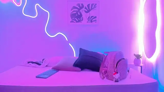 Emilywillis8 online show from November 14, 2025, 3:32 am