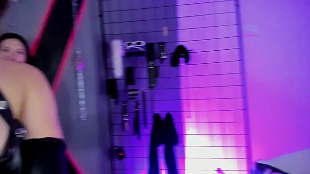 Snapshot of MissKara_Ariana_bdsm chatting on November 26, 2025, 10:48 am MissKara Ariana bdsm online show from November 26, 2025, 10:48 am