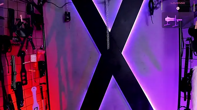 Snapshot of MissKara_Ariana_bdsm chatting on October 30, 2025, 10:35 am MissKara Ariana bdsm online show from October 30, 2025, 10:35 am