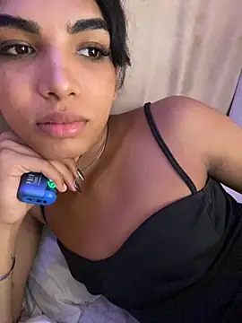 VeronicaSaenzx online show from December 5, 2025, 8:28 pm