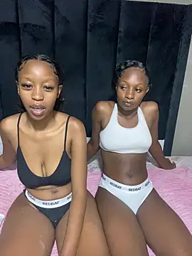 Snapshot of SexyPetitex25 chatting on January 5, 2026, 6:55 pm SexyPetitex25 online show from January 5, 2026, 6:55 pm