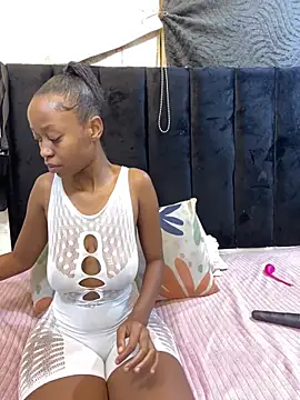 SexyPetitex25 online show from March 13, 2026, 8:36 pm