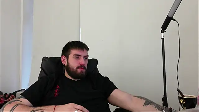 Snapshot of Mike_Platano chatting on October 16, 2025, 5:16 am Mike Platano online show from October 16, 2025, 5:16 am