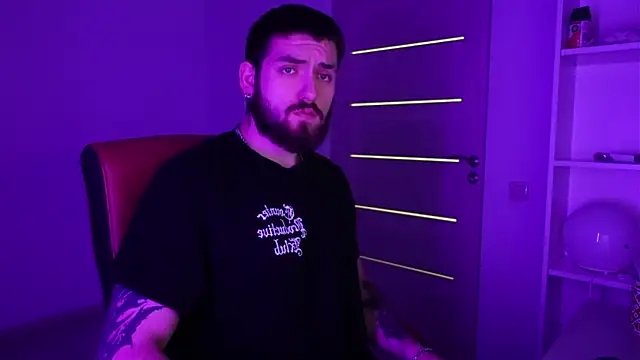 Snapshot of Mike_Platano chatting on November 29, 2025, 9:37 pm Mike Platano online show from November 29, 2025, 9:37 pm