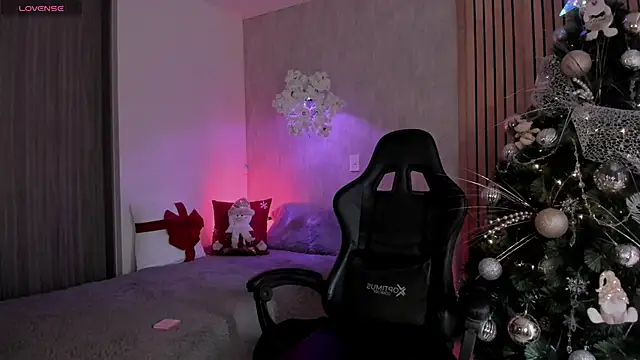 Snapshot of emma______ chatting on December 2, 2025, 8:43 pm emma online show from December 2, 2025, 8:43 pm