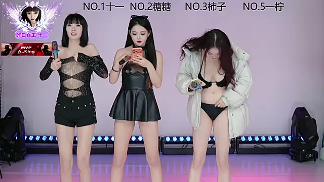 Snapshot of ERA_002 chatting on December 15, 2025, 2:06 am ERA 002 online show from December 15, 2025, 2:06 am