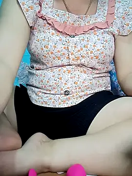 Snapshot of merylove-00 chatting on January 15, 2026, 9:23 am merylove-00 online show from January 15, 2026, 9:23 am