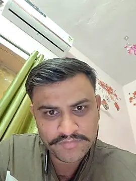 Snapshot of Frvgggghh chatting on November 18, 2025, 10:40 am Frvgggghh online show from November 18, 2025, 10:40 am