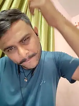 Snapshot of Frvgggghh chatting on November 20, 2025, 8:26 am Frvgggghh online show from November 20, 2025, 8:26 am