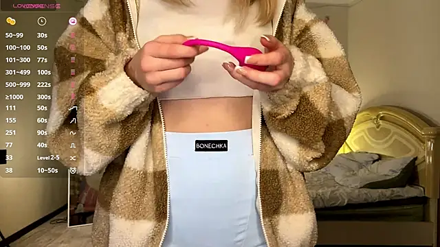 VibeQueenLucy online show from December 3, 2025, 6:25 am