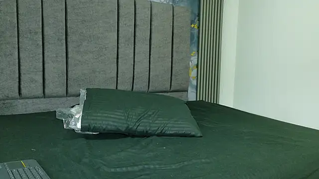 Snapshot of AngelineJolie chatting on September 30, 2025, 7:09 pm AngelineJolie online show from September 30, 2025, 7:09 pm