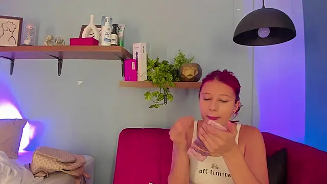Snapshot of Cristalfoxy_ chatting on March 20, 2026, 7:48 pm Cristalfoxy online show from March 20, 2026, 7:48 pm