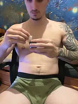 Snapshot of fronkie9384 chatting on November 26, 2025, 10:10 pm fronkie9384 online show from November 26, 2025, 10:10 pm