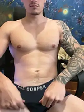 Snapshot of fronkie9384 chatting on December 15, 2025, 10:43 am fronkie9384 online show from December 15, 2025, 10:43 am