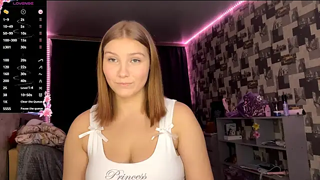 Snapshot of SwiiSweet chatting on November 11, 2025, 4:13 pm SwiiSweet online show from November 11, 2025, 4:13 pm