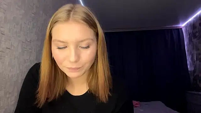 Snapshot of SwiiSweet chatting on October 25, 2025, 4:07 pm SwiiSweet online show from October 25, 2025, 4:07 pm